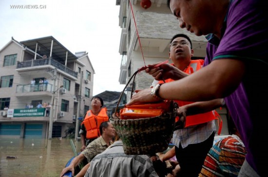 Rain-triggered flood hits China's Lishui City