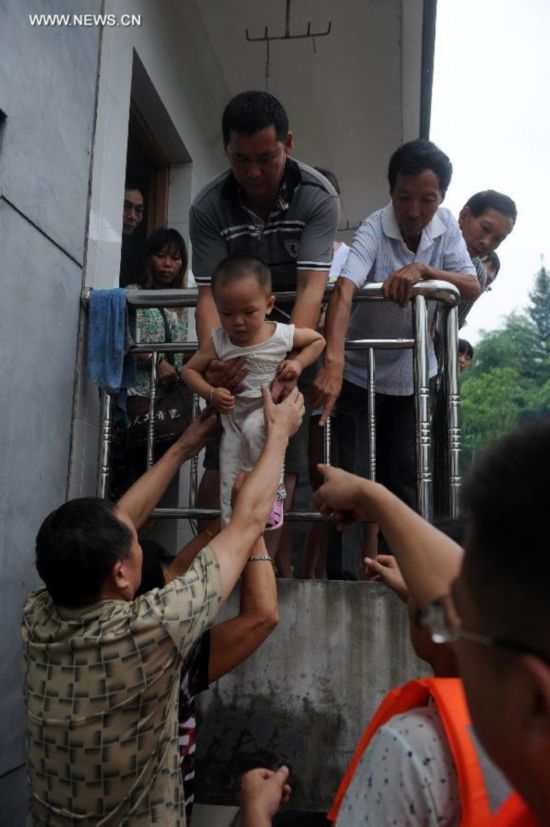 Rain-triggered flood hits China's Lishui City