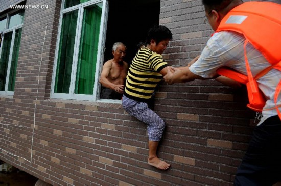 Rain-triggered flood hits China's Lishui City