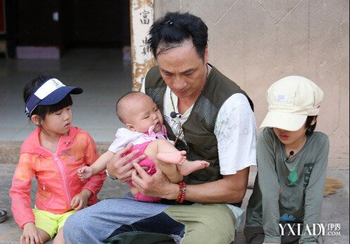 爸爸去哪儿第二季吴费曼和贝儿陆雨萱当小爸妈