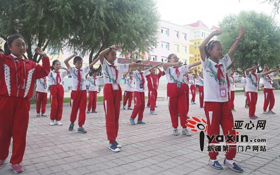 汉族少数民族师生结对子成朋友 奇台三小师生