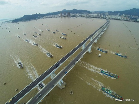 A total of 1,500 fishing boats in Zhoushan started operation on Tuesday as the three-month-long fishing off season of East China Sea came to an end.