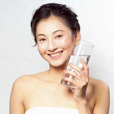 塑料易生致癌物喝水用什么杯子最健康？