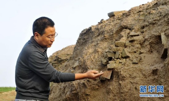 日前,河北海兴县文保所,县志办人员对海兴县赵毛陶镇小曲河村进行文物