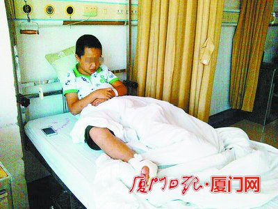 海边藏"陷阱"孩子脚被竹签刺穿 垃圾成沙滩隐患【2】