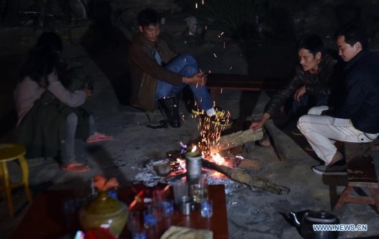 Villagers take refuge in the open air at Mangla Village of Yongping Township at Jinggu County of Pu'er City, southwest China's Yunnan Province, Oct. 8, 2014.