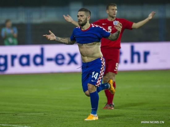 Marko Livaja (L) of Croatia celebrates after scoring against England during a UEFA Euro U-21 Championship 2015 play-off match at the Cibalia Stadium in Vinkovci, Croatia, Oct. 14, 2014. England won 2-1. 