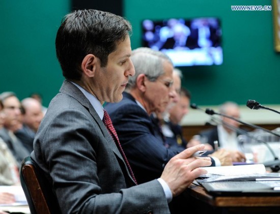 Tom Frieden(L),the director of the U.S. Centers for Disease Control and Prevention (CDC) testifies during a hearing on Examining the U.S. Public Health Response to the Ebola Outbreak before the Oversight and Investigations Subcommittee at Capitol Hill in Washington D.C., capital of the United States, Oct. 16, 2014. A hospital in Texas where an Ebola patient died and two nurses were infected apologized Thursday for mishandling the deadly disease, as the National Institutes of Health (NIH) prepared to treat the first nurse who contracted the virus while caring for the deceased.