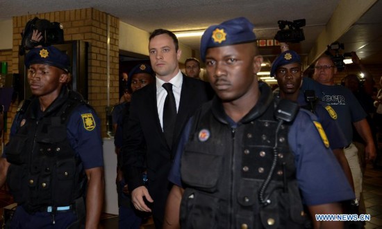 Oscar Pistorius (C) arrives at the North Gauteng High Court in Pretoria, South Africa, on Oct. 21, 2014. 