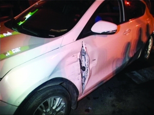 南京一桑塔纳司机撞车后逃逸 逃跑途中又撞了