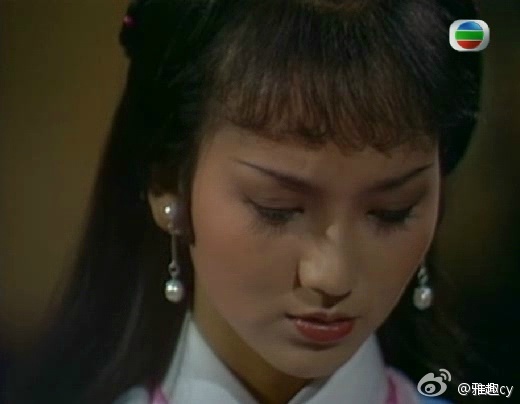 1979年主演《楚留香》中"苏蓉蓉"一角而走红,被评为无线电视台"