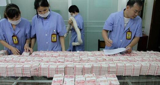 湖南永州收缴1006万假人民币 12人清点了一个
