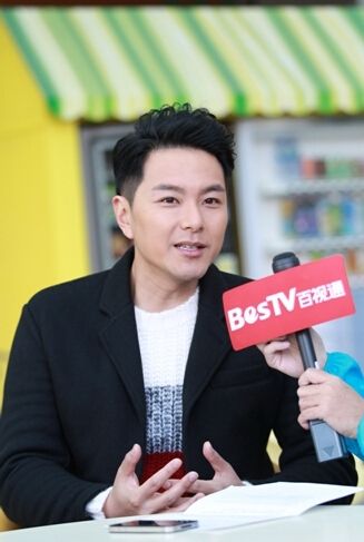 萧正楠就携tvb的吉祥物tv buddy在迎接大家,萧正楠的帅气,tv buddy的