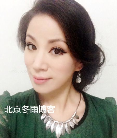 相声演员周炜警花老婆美艳照曝光