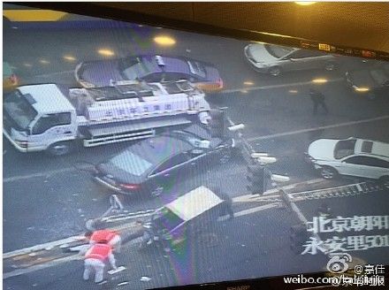 北京长安街车祸:5车相撞致1人死亡(组图)