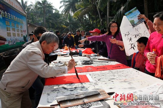 琼海吃海鲜的地方_东北人最爱去的地方开通全球首条环岛高铁,100个绝美海滩让你脱...