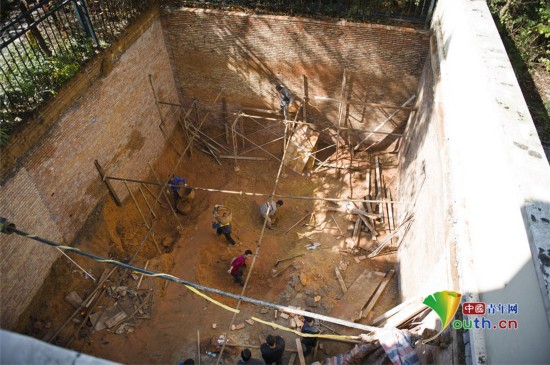 深圳一别墅区违建猖獗私挖地下室楼顶建花园鱼