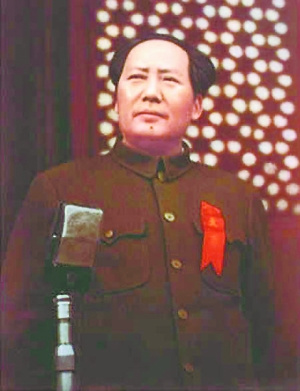 老照片上的故事:开国大典时毛泽东是否丢了代