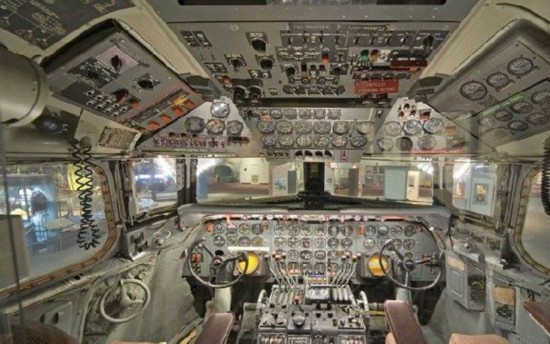 飞机驾驶舱演变史:从驾驶舱演变看百年航空发展