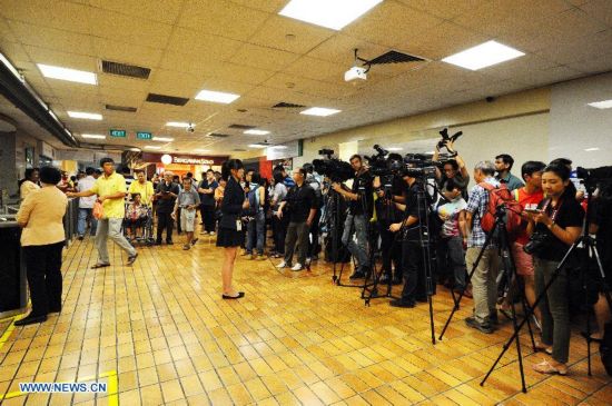 People are seen at Singapore General Hospital where Singapore's Former Prime Minister Lee Kuan Yew is treated, on March 18, 2015. Lee Kuan Yew remains critically ill and has deteriorated further, said the Prime Minister's Office on Wednesday.