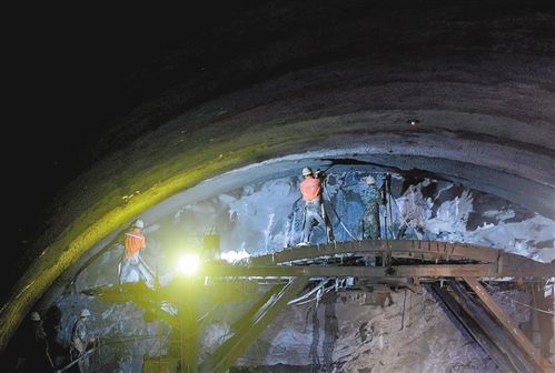 隧道拱顶面二衬砼与初衬脱空成因分析及处治措施