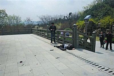 江苏无锡市委副书记高塔坠亡 公安局官微称其系自杀