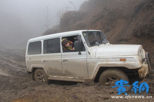 用一对戒指换来一栋教学楼 圆了山区孩子的上