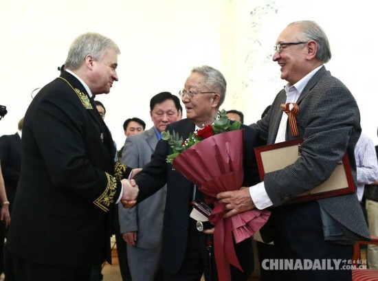 32名中國老兵獲頒俄羅斯衛國戰爭勝利70周年紀念獎章