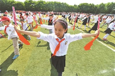 南京夫子庙小学办体育节 趣味体育比赛受欢迎