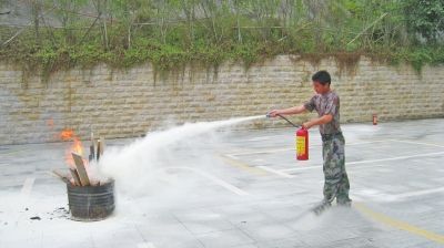 河南好保安深圳冲进火海救人牺牲 小区里哭声