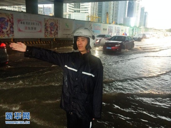 暴雨袭深圳 部分地区升级为红色预警(图)