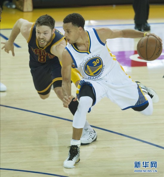 NBA总决赛-骑士vs勇士总比分1-1(比赛集锦)