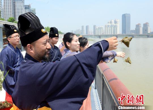 我们的节日·端午 主题民俗活动精彩纷呈(图)