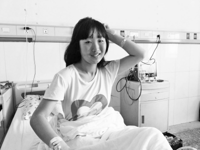 南阳18岁女孩右腿疯长成象腿 忍痛高考完后