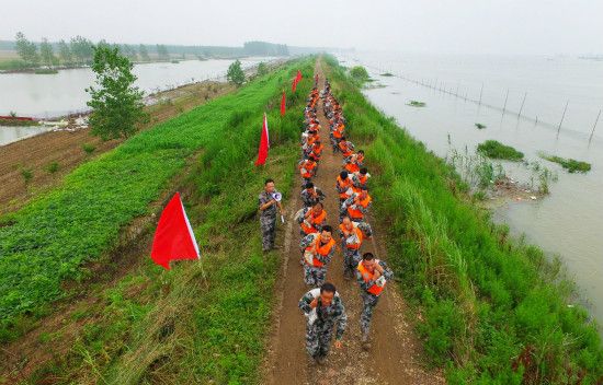 明光市:严防死守保堤坝