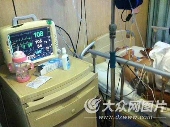 山东聊城履带吊倾覆事故致2死7伤:司机被警方