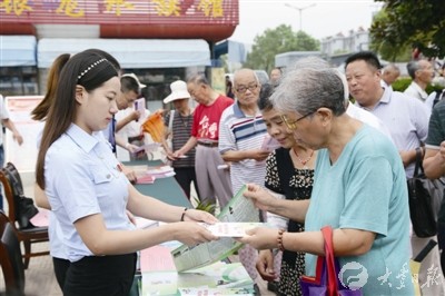 大丰多部门联合举办法制宣传 接受市民咨询