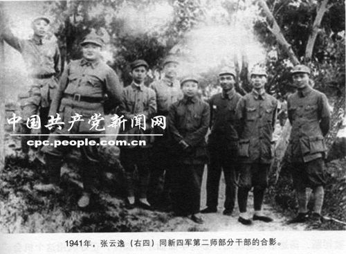 1941年，张云逸（右四）同新四军第二师部分干部的合影