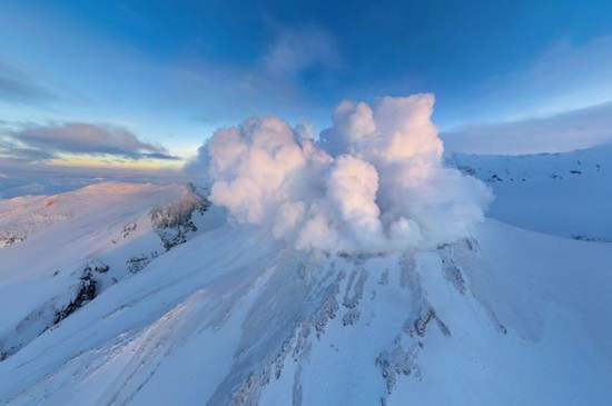 无人机拍摄的各地火山喷发美景