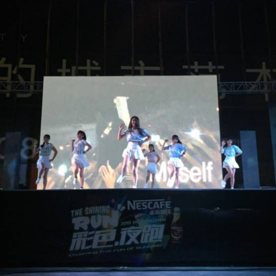 sing女团青春活力登台表演 助阵2015年深圳彩色夜跑