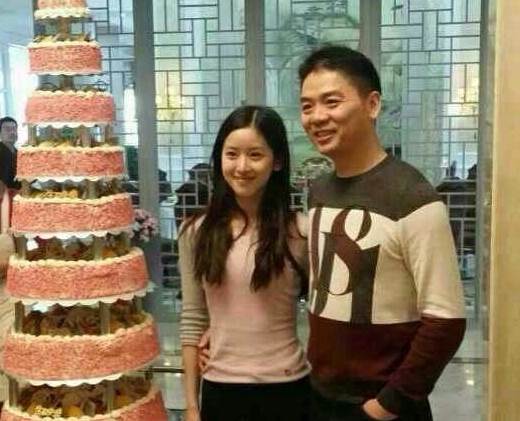 刘强东与奶茶妹十一澳洲举行婚礼 两人恋爱过