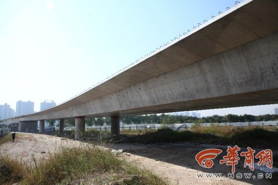咸阳湖风雨廊桥工程超出工期近1年仍停工