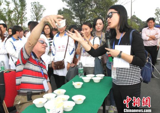 扬州炒饭新标准出台:颗粒分明 晶莹透亮