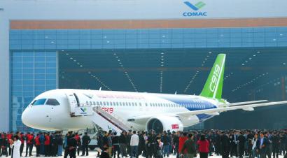 C919下线5名试飞员成都培训 机头成都造(图