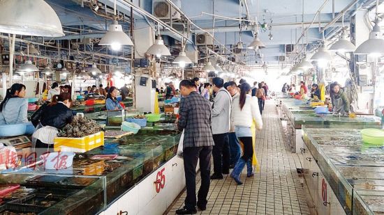 厢竹海鲜市场_海鲜市场猫腻多“吃秤头”很严重想够秤不能讲价