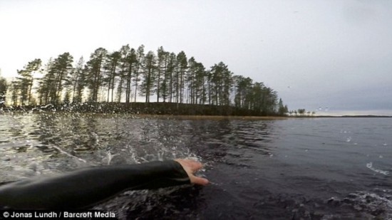 Lundh quickly jumped into the water when he saw that Rocky was drowning and carried him to the nearby island