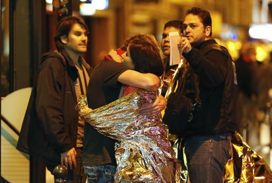 巴黎发生爆炸枪击事件 福建39名游客安全未受