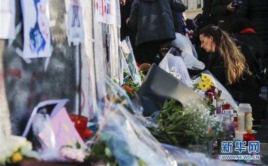 巴黎：大量民众悼念袭击遇难者（高清组图）