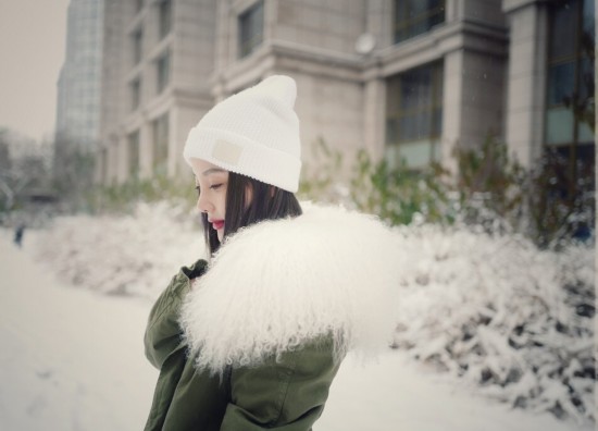 李小璐带甜馨玩雪晒照:和我的闺蜜去踩雪