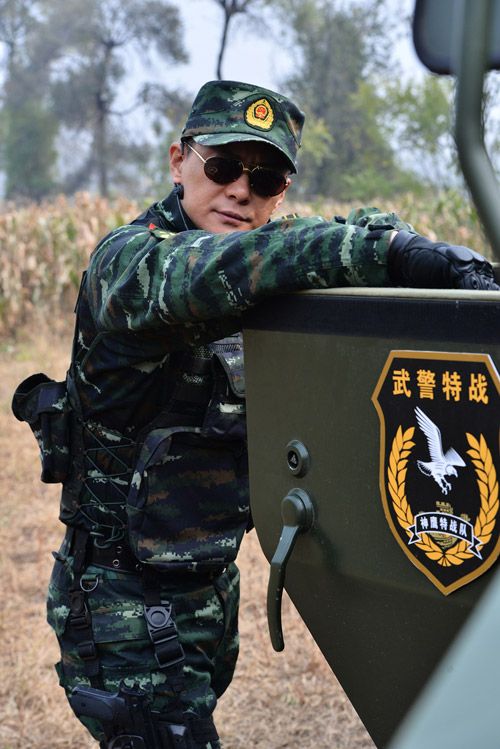 11月23日晚,国内首部正面反映武警反恐特战队的电视剧《反恐特